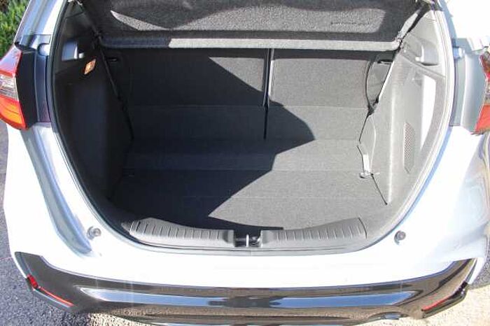 Honda Jazz Hybrid 1.5 i-MMD (122ps) Advance Sport eCVT 